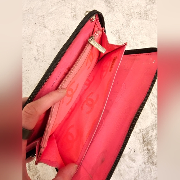 🔥SALE!! 🔥Chanel Cambon Oversized Organizer with Added Unbranded Strap - Picture 9 of 14